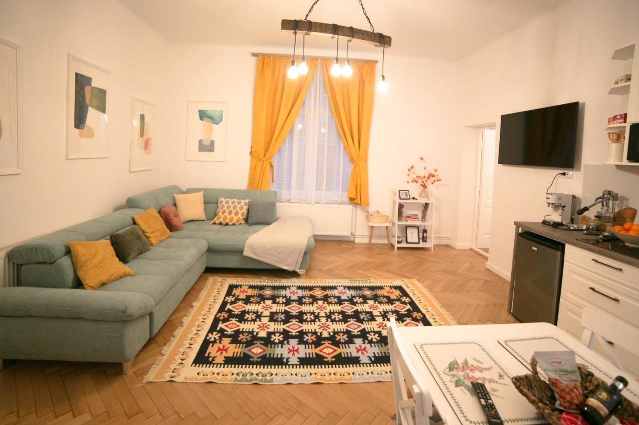 Jasmine Serenity Apartment - Central, Behind Black Church Braşov Exterior foto